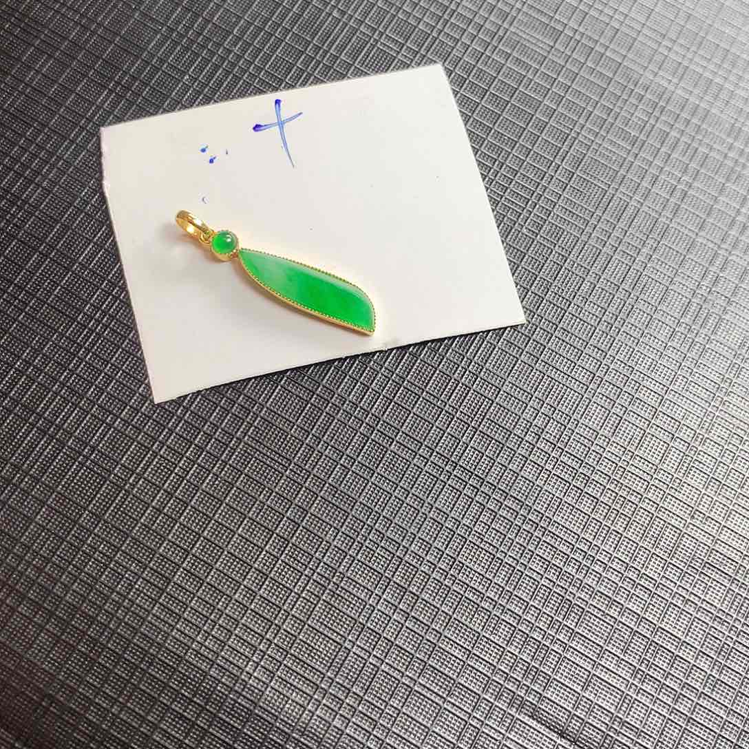 翡翠颈饰18K金镶嵌翡翠