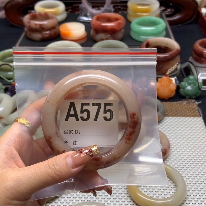 爱***姐石英质玉未镶嵌手镯