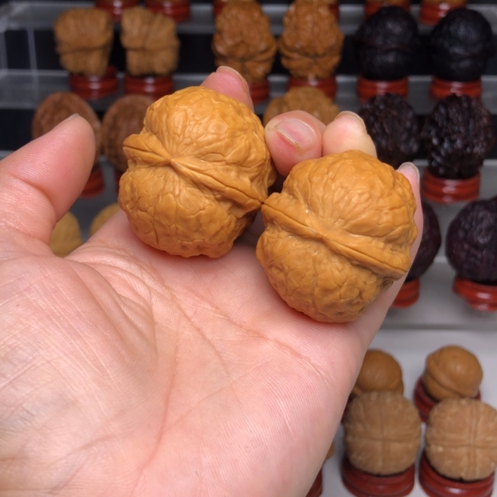 文玩核桃吊坠11粗筋瓷娃娃