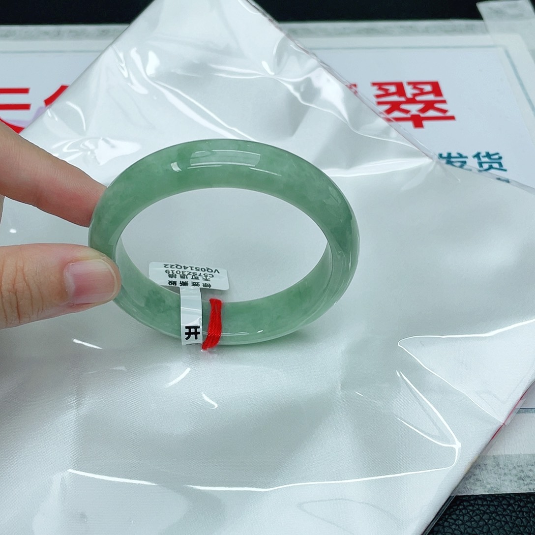 翡翠手镯未镶嵌正56.7