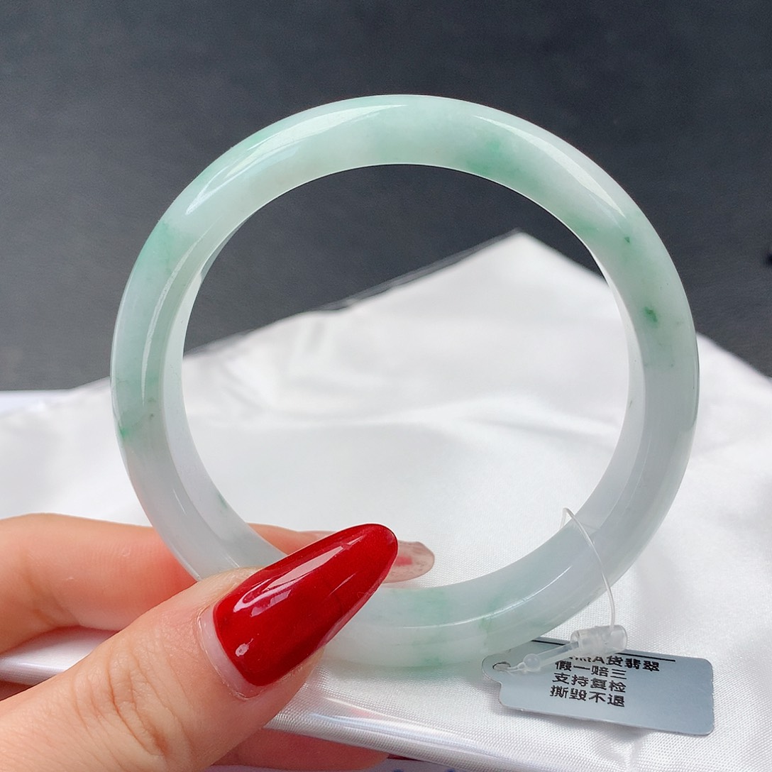 翡翠手镯未镶嵌52正57