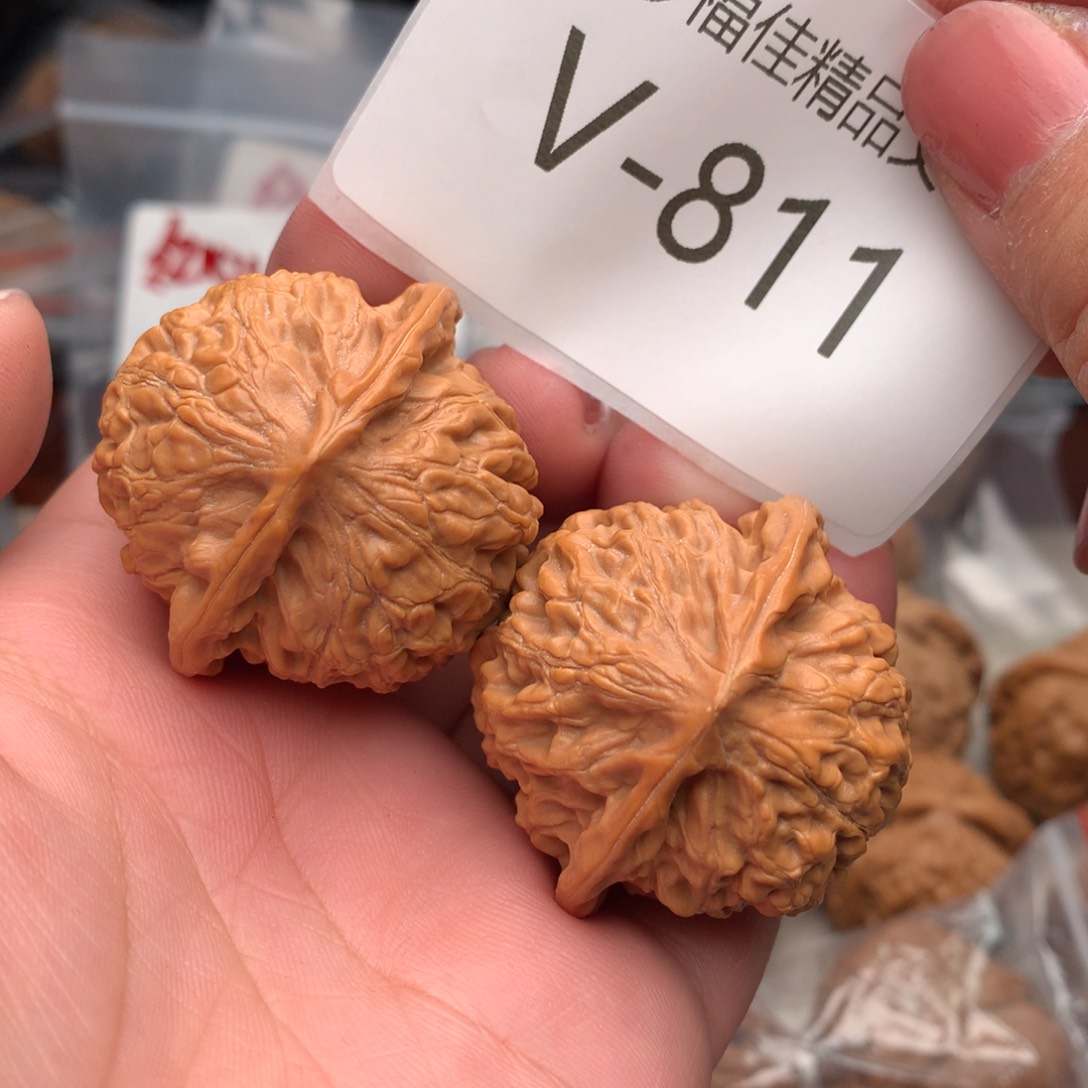 文玩核桃把件40金牛………