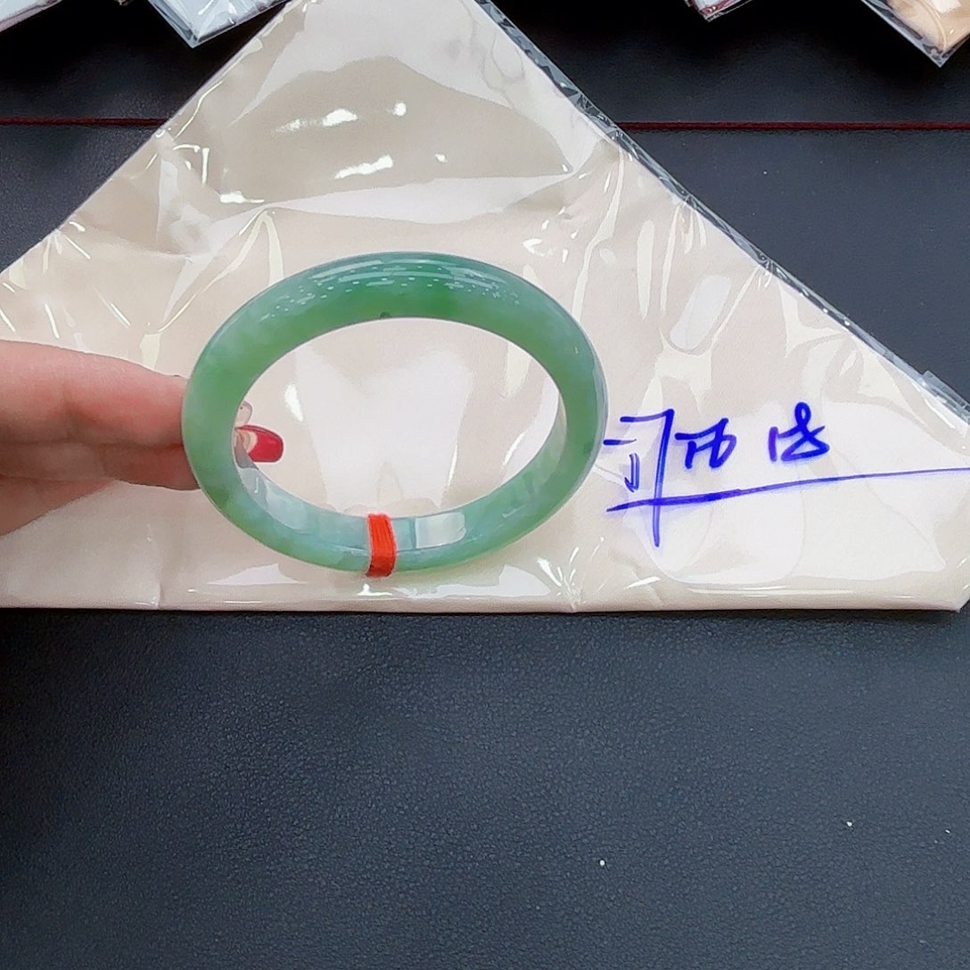 翡翠手镯未镶嵌天然缅甸a货翡翠 