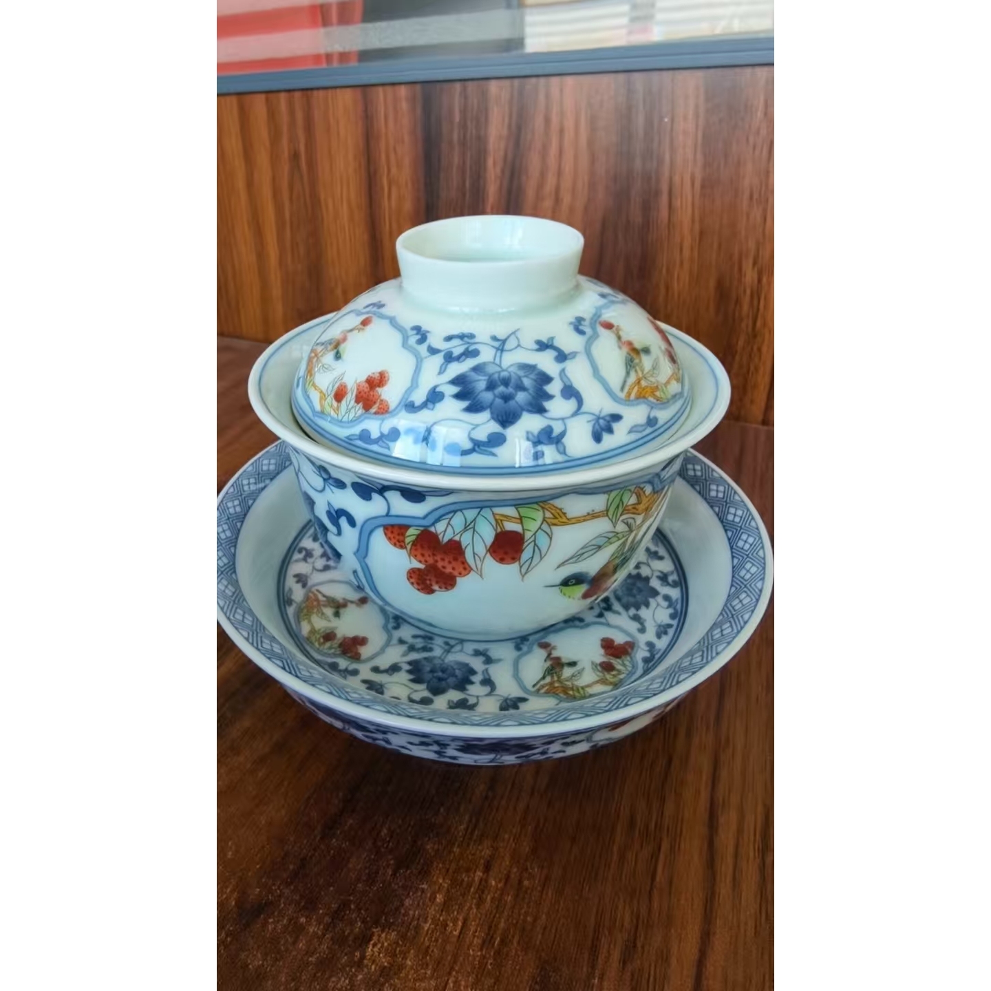 w1911缠枝莲树果盖碗