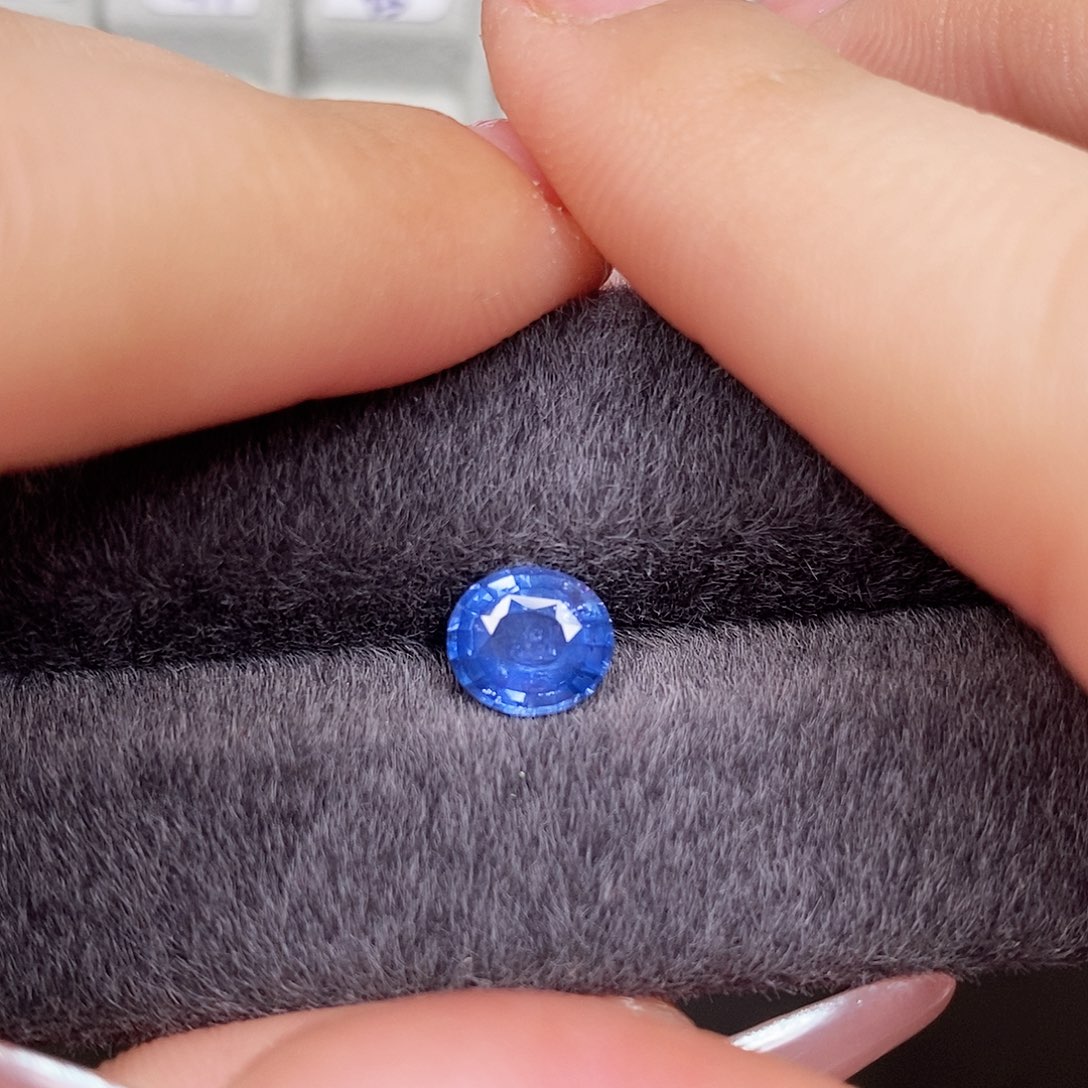 蓝宝石裸石未镶嵌矢车菊VB火彩1.65ct/0169