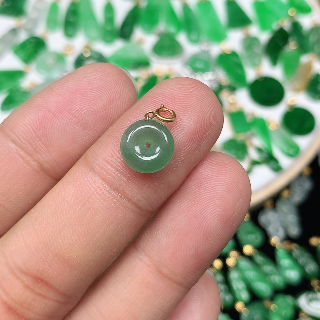 翡翠配石18K金扣 小巧精美冰胶绿饱满小平安扣