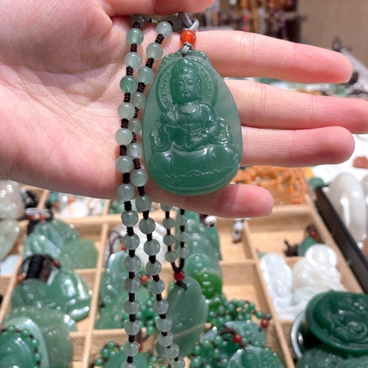 石英质玉未镶嵌颈饰