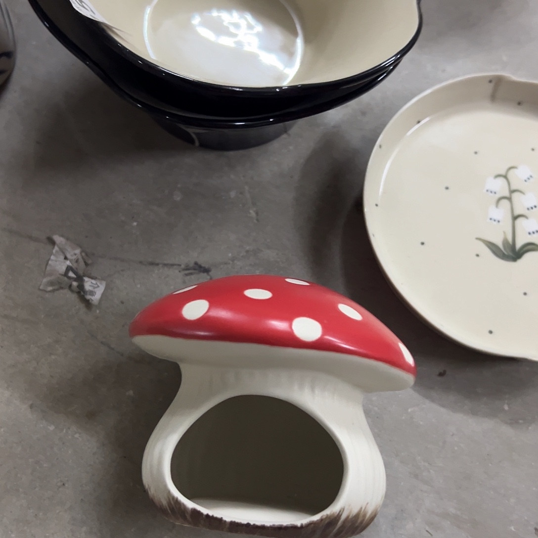 搪瓷微瑕蘑菇仓鼠窝一个