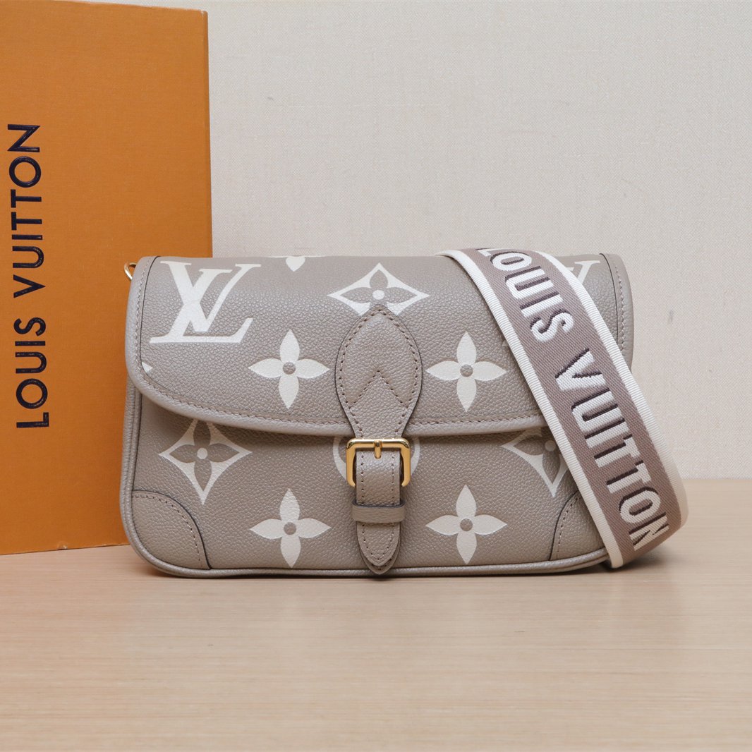 99新 LouisVuitton/路易威登 【小花娇】Diane 法棍包 大象灰芯片