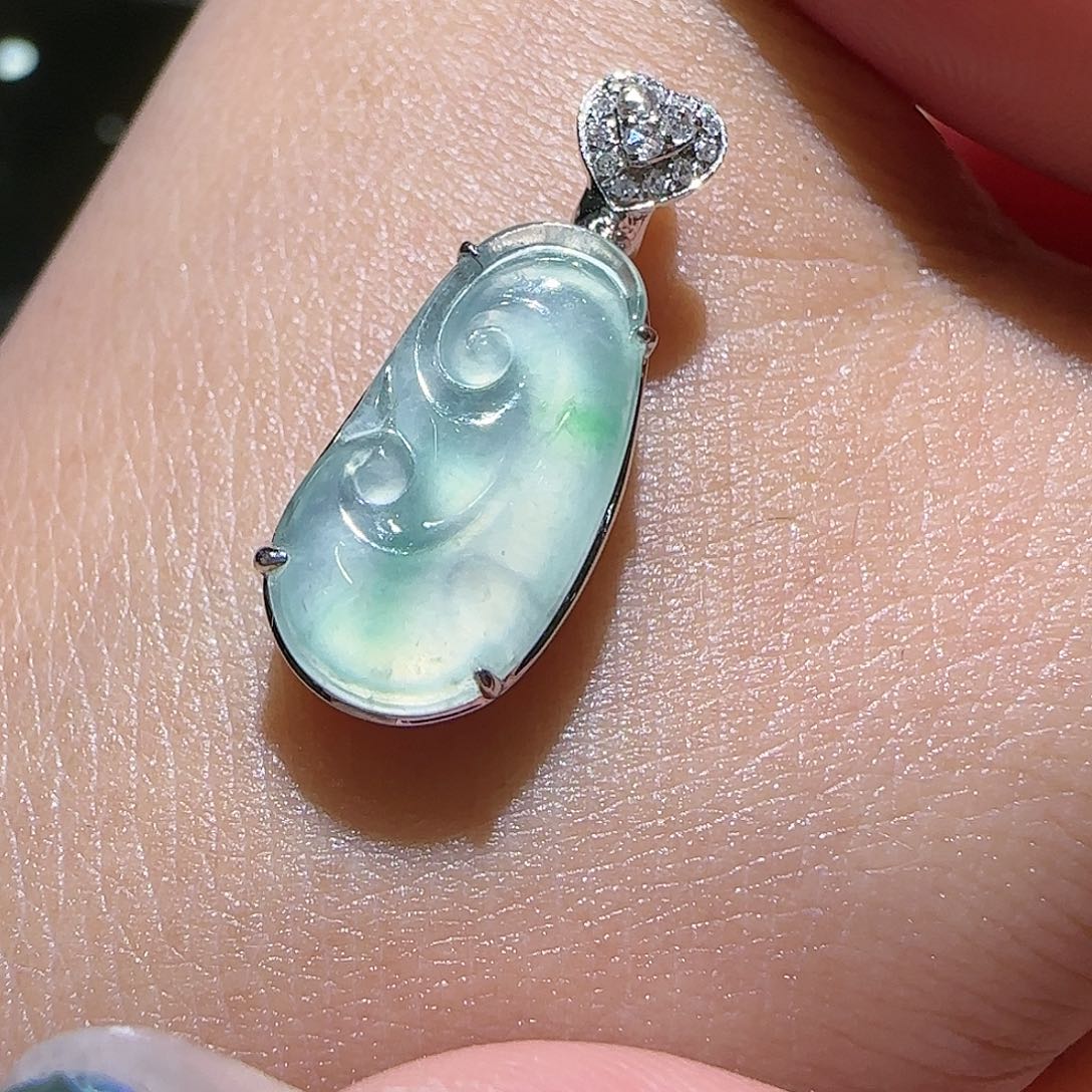 【闪购商品】颈饰18K金镶嵌翡翠天然