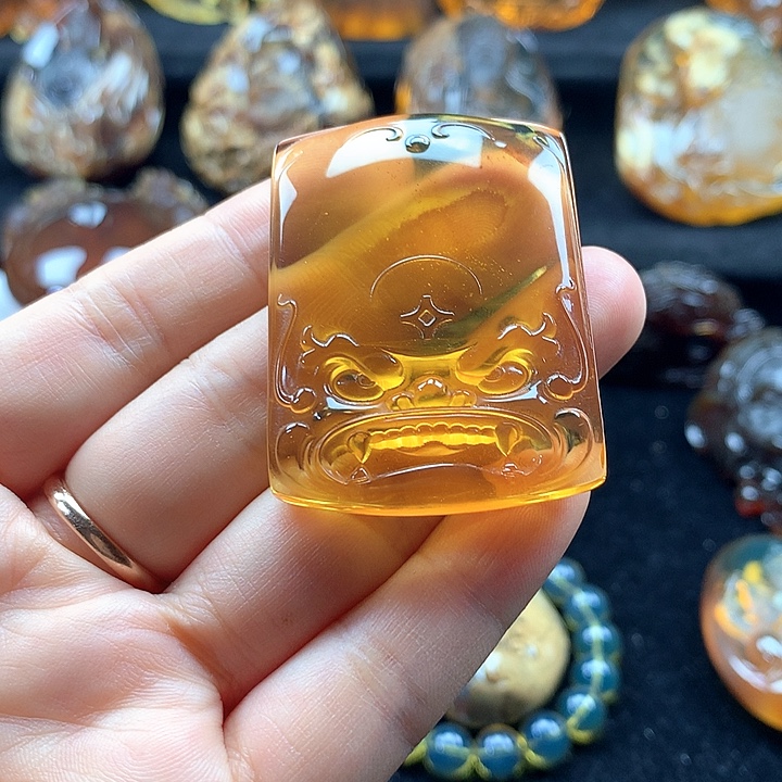 琥珀未镶嵌裸石貔貅牌子吊坠