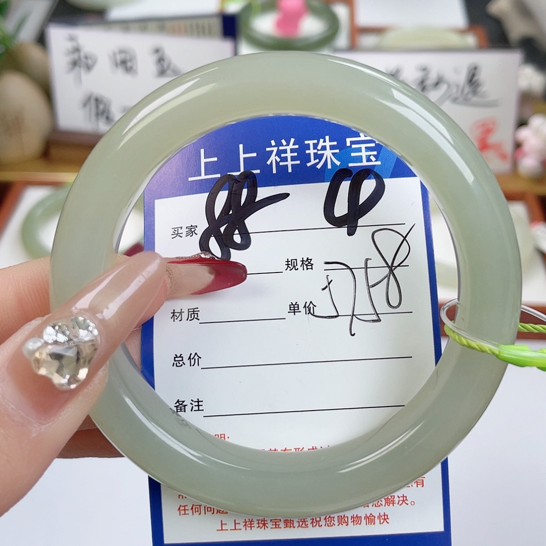 和田玉手镯未镶嵌