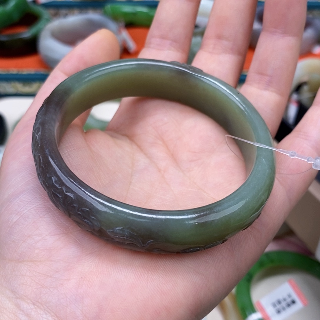 和田玉手镯60未镶嵌花**生