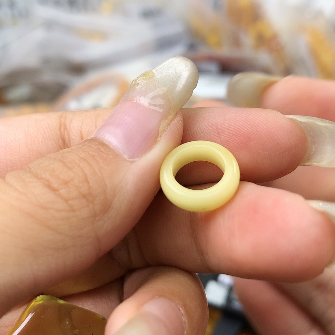 未镶嵌琥珀珠宝奇石