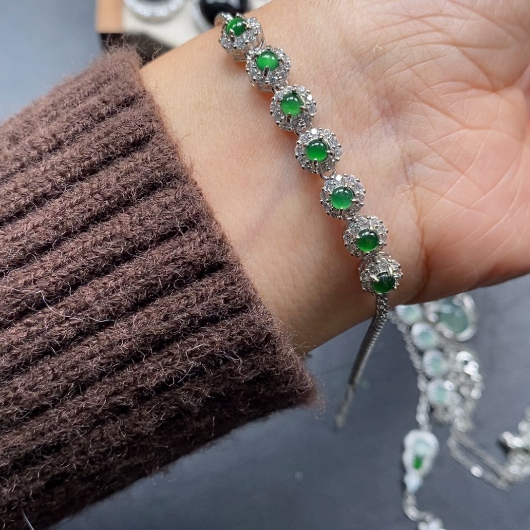 翡翠颈饰未镶嵌翡翠