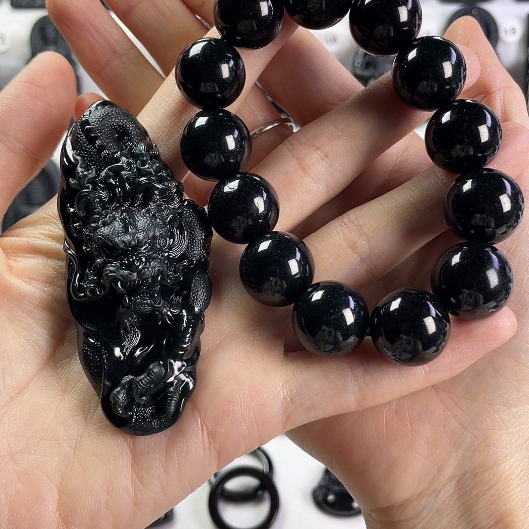 飞***斗翡翠未镶嵌颈饰龙牌