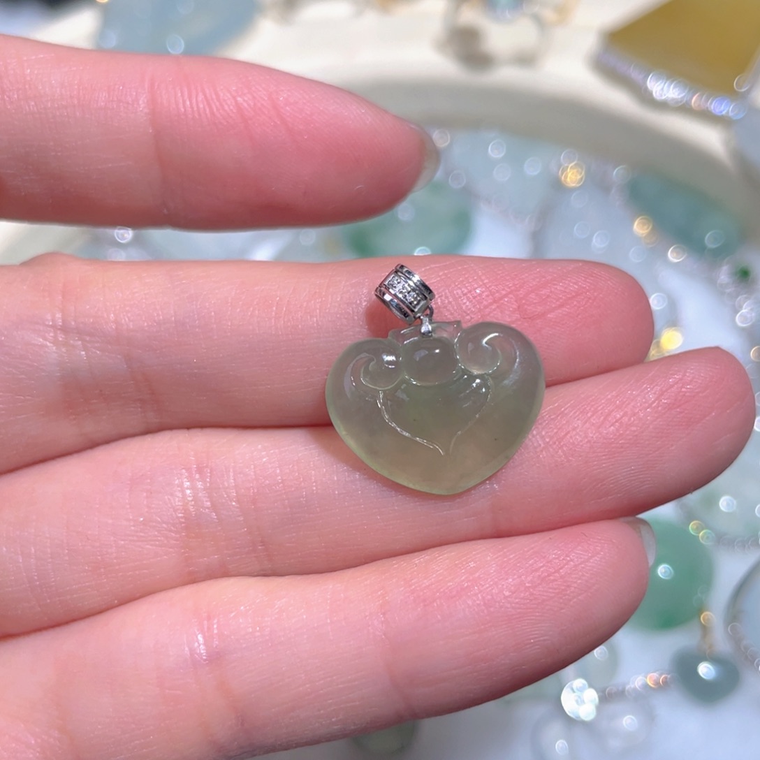 翡翠颈饰18K金镶嵌翡翠