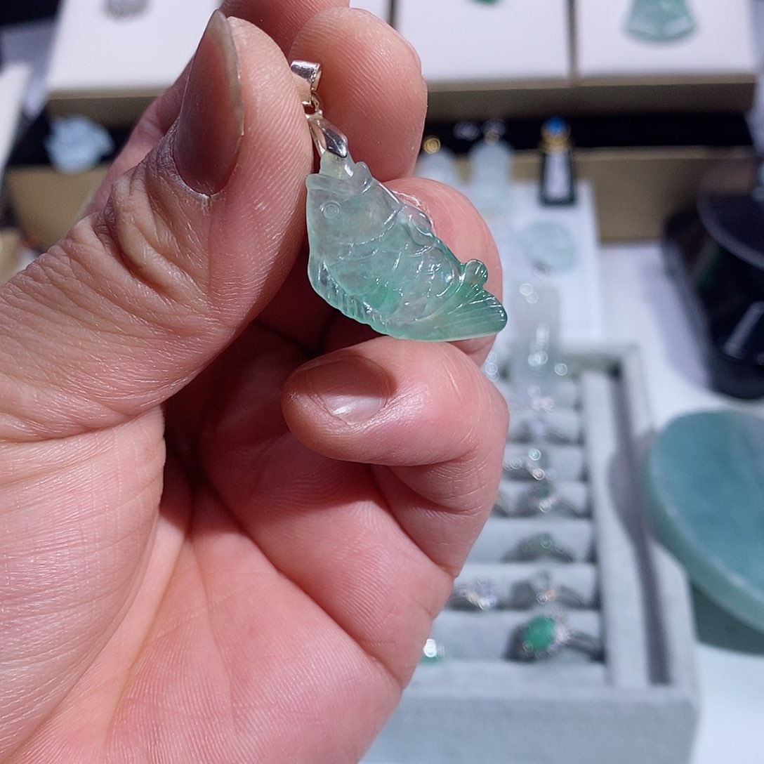 翡翠颈饰银S925镶嵌年年有鱼