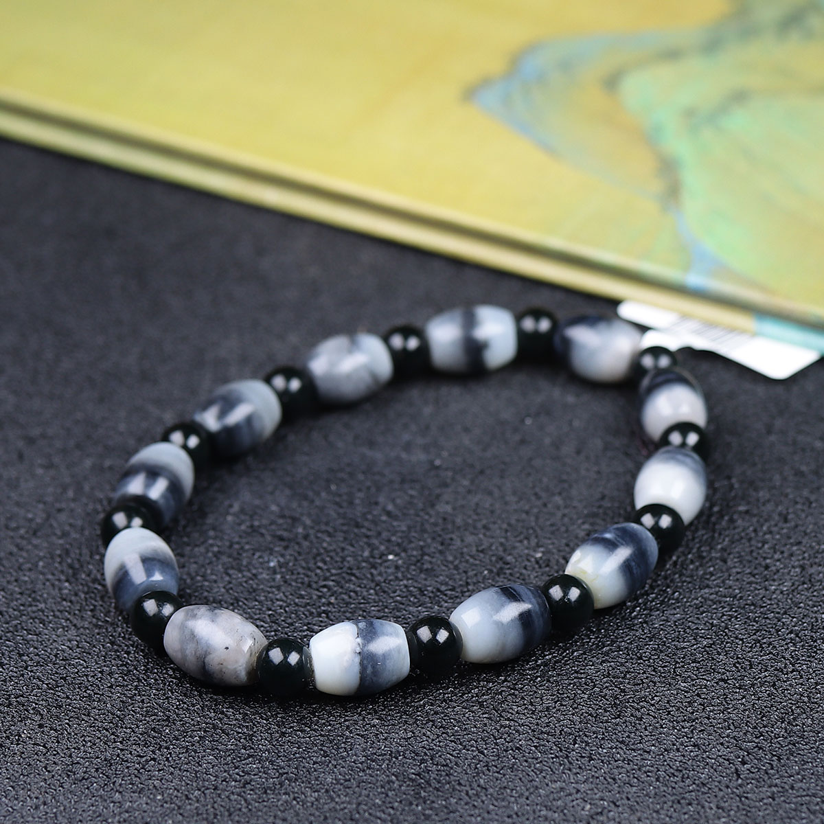 122706和田玉青花桶珠手串