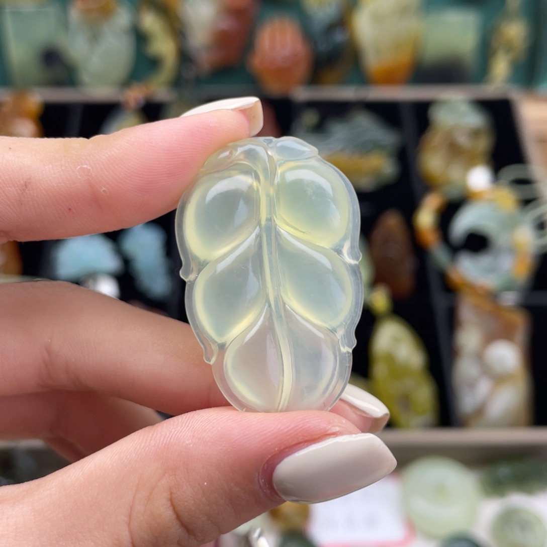 蛇纹石玉未镶嵌颈饰