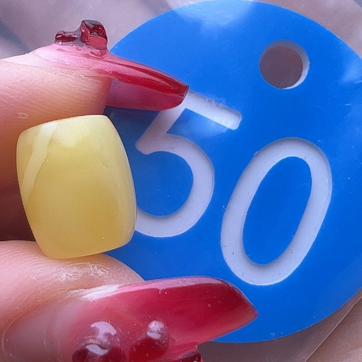 蜜蜡裸石未镶嵌微划痕 9/10.8mm 桶珠