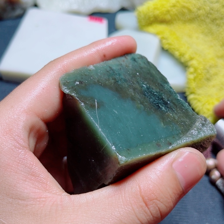 和田玉（糖玉）未镶嵌珠宝奇石