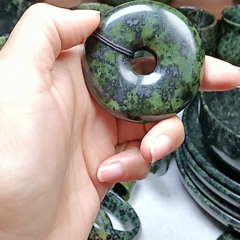 蛇纹石玉未镶嵌大平安扣