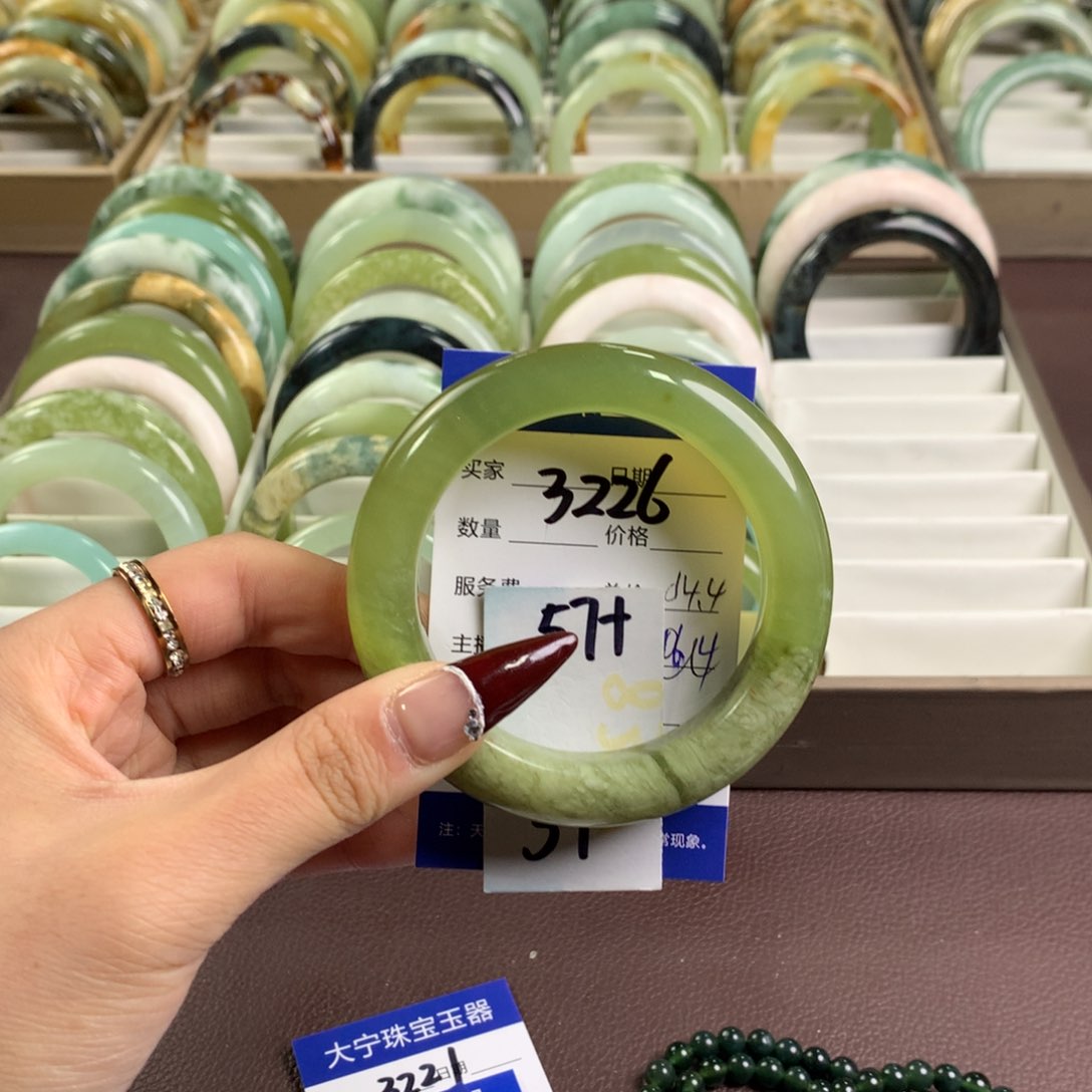 蛇纹石玉手镯未镶嵌3226