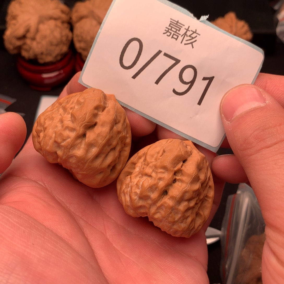 文玩核桃把件延庆开背红皮蛙37