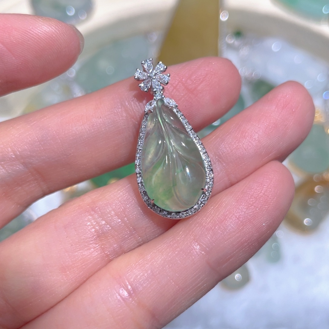 翡翠颈饰18K金镶嵌翡翠