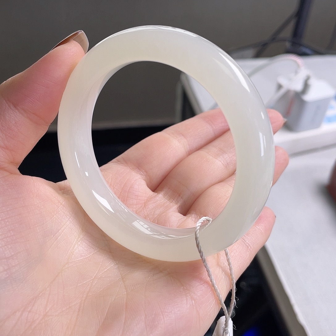 和田玉未镶嵌手镯冰底荔枝肉 种老肉细 肉眼不包容 主播推荐