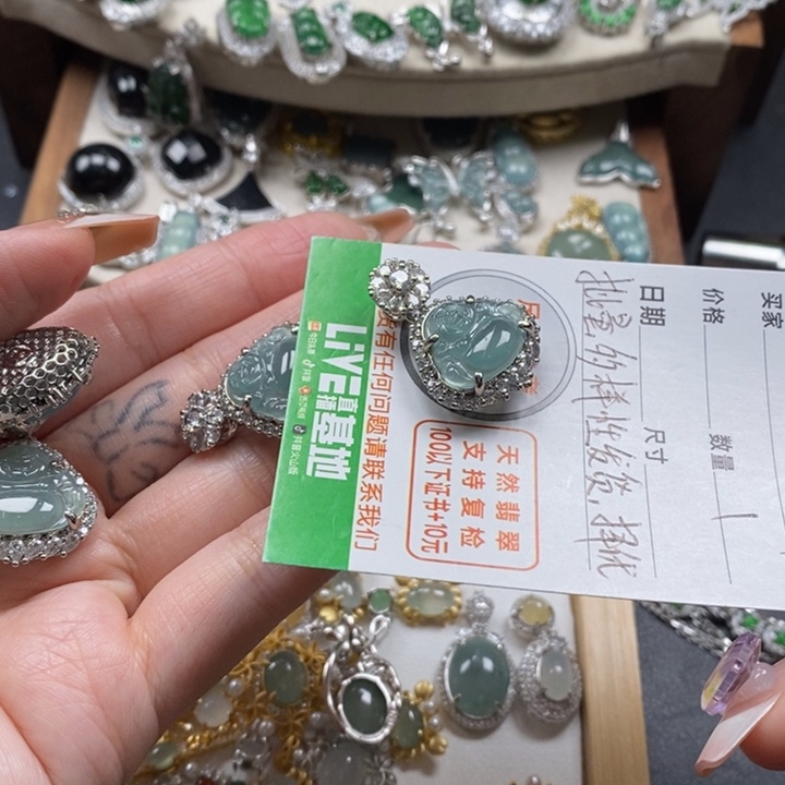 翡翠颈饰未镶嵌翡翠