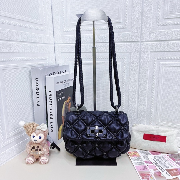 95新 Valentino/华伦天奴 黑银铆钉泡芙云朵mini单肩包