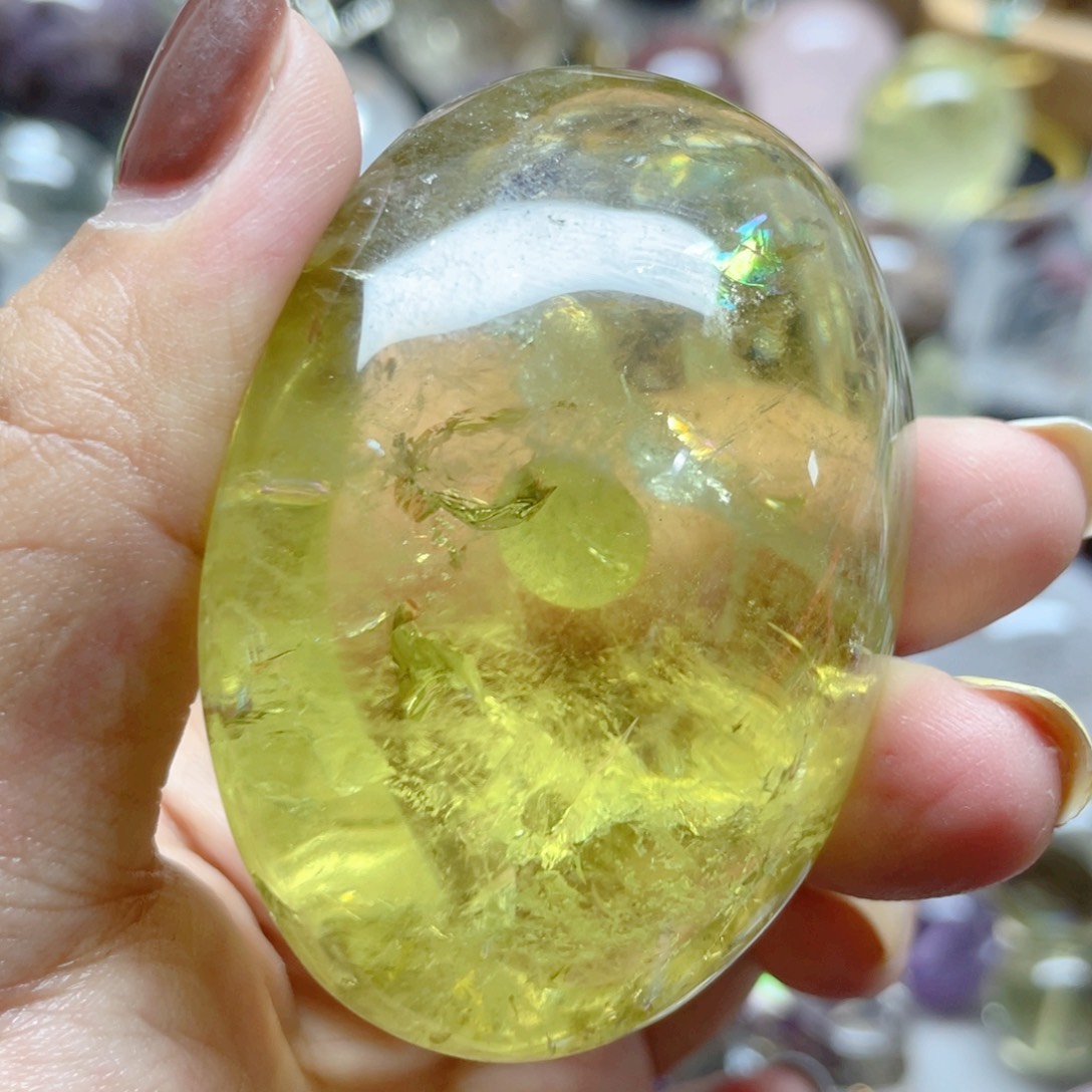 黄水手握未镶嵌水晶