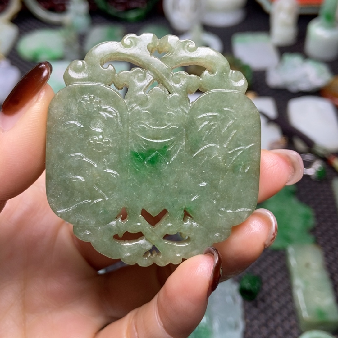 翡翠未镶嵌挂件清