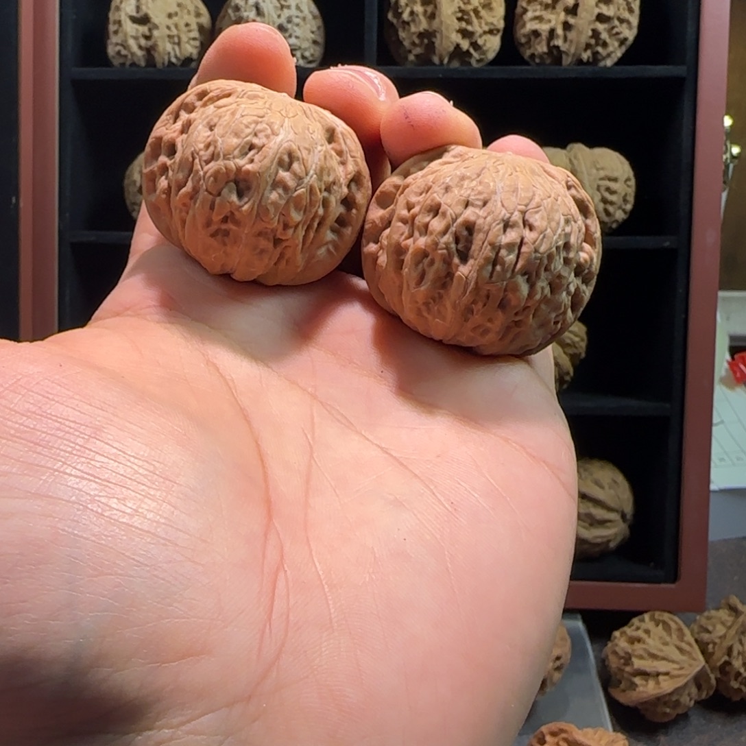 雅***娜桃核吊坠铁锤25535544