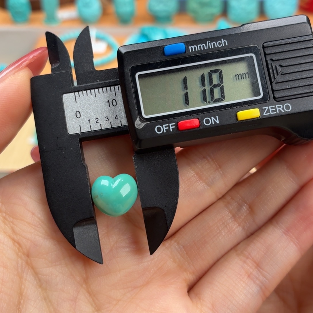 绿松石未镶嵌珠宝奇石屁桃