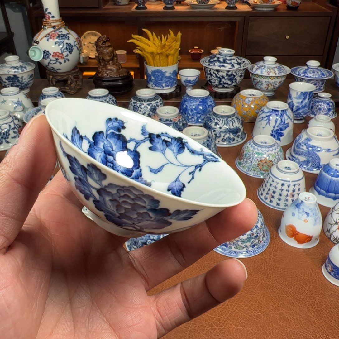 青花折枝牡丹薄胎撇口杯