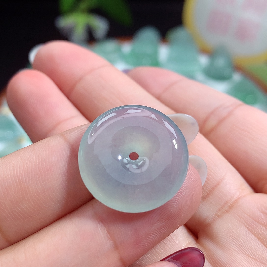 翡翠未镶嵌颈饰平安