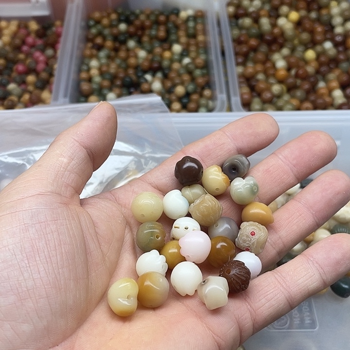 桃***子吊坠白玉菩提瑕疵小雕刻30颗➕年糕10颗