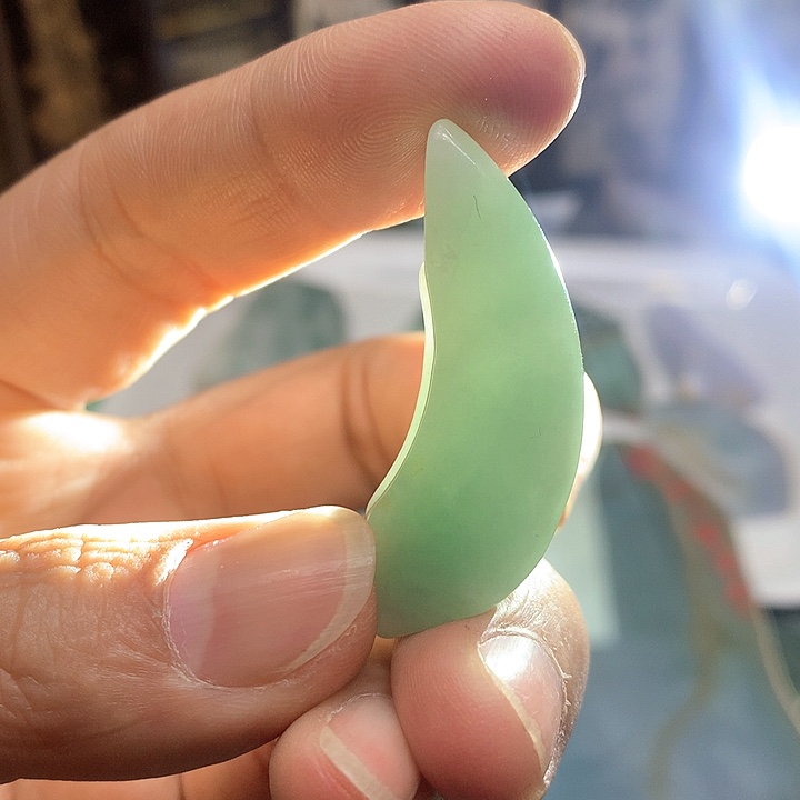 翡翠耳饰未镶嵌翡翠