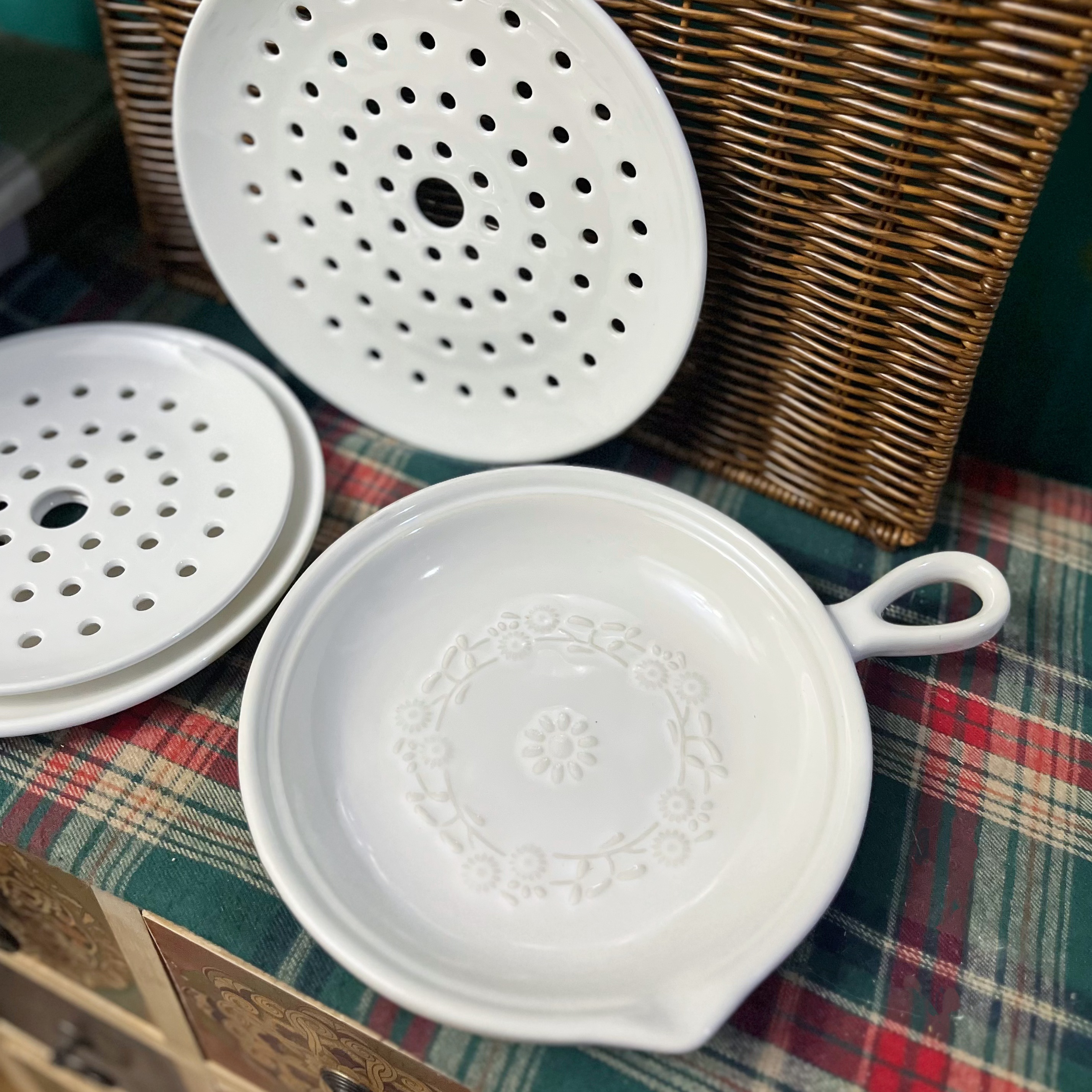 精美复古立体浮雕带把手陶瓷烤盘 餐盘 挂盘 蒸屉沥水盘