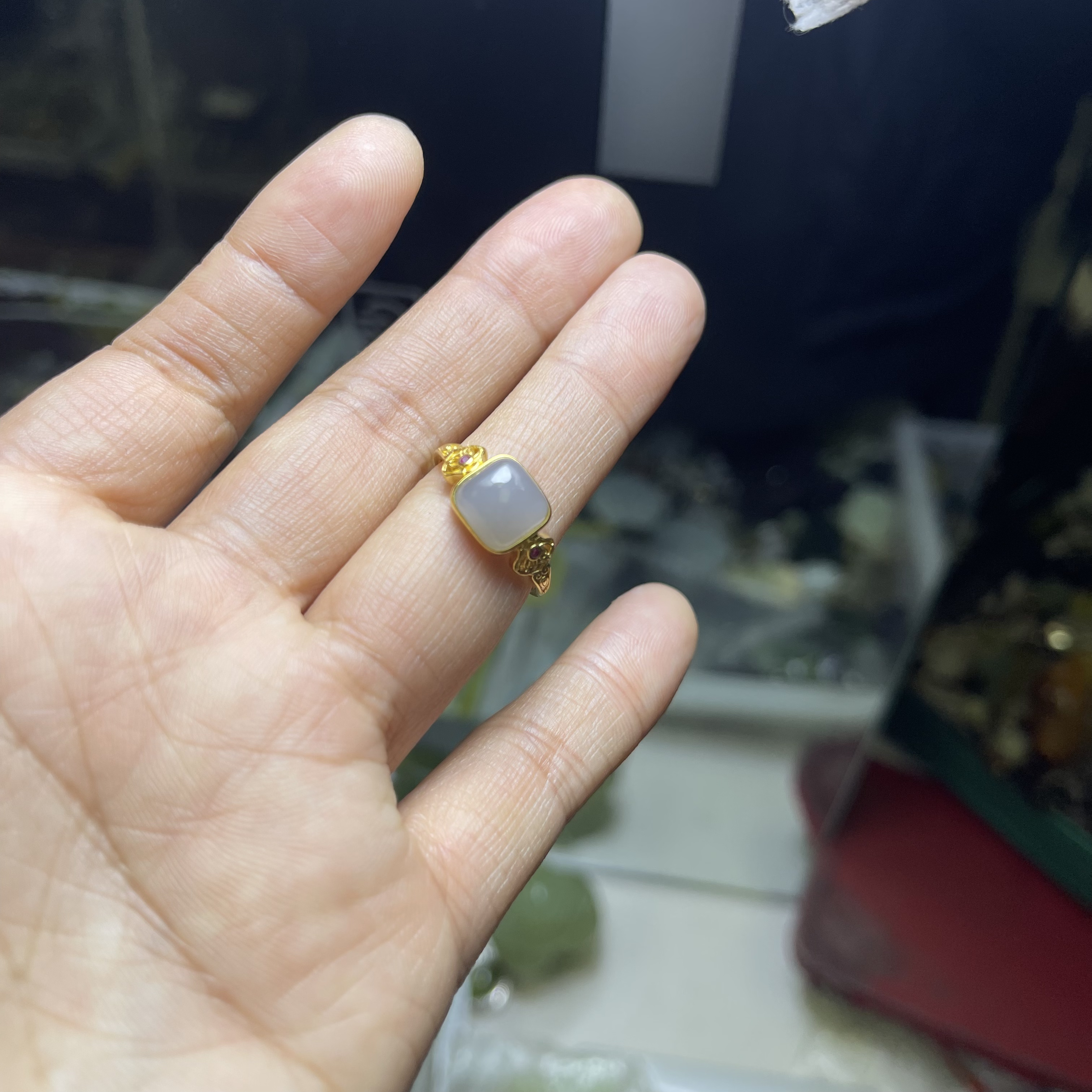 天然和田玉烟紫色戒指一个