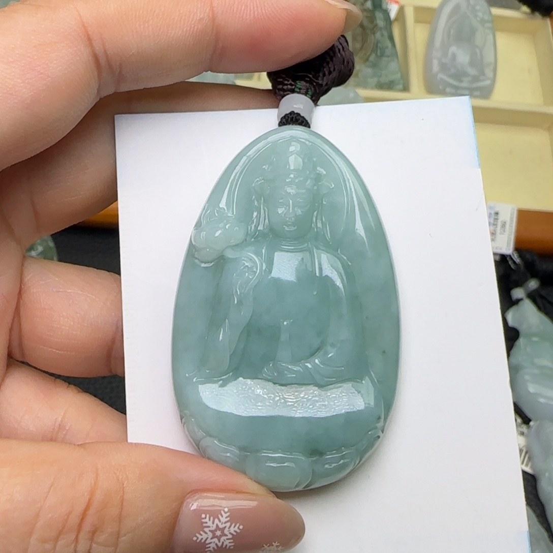 星***亮翡翠未镶嵌颈饰  