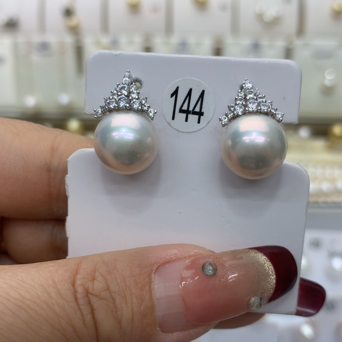 18K金镶嵌淡水珍珠耳饰