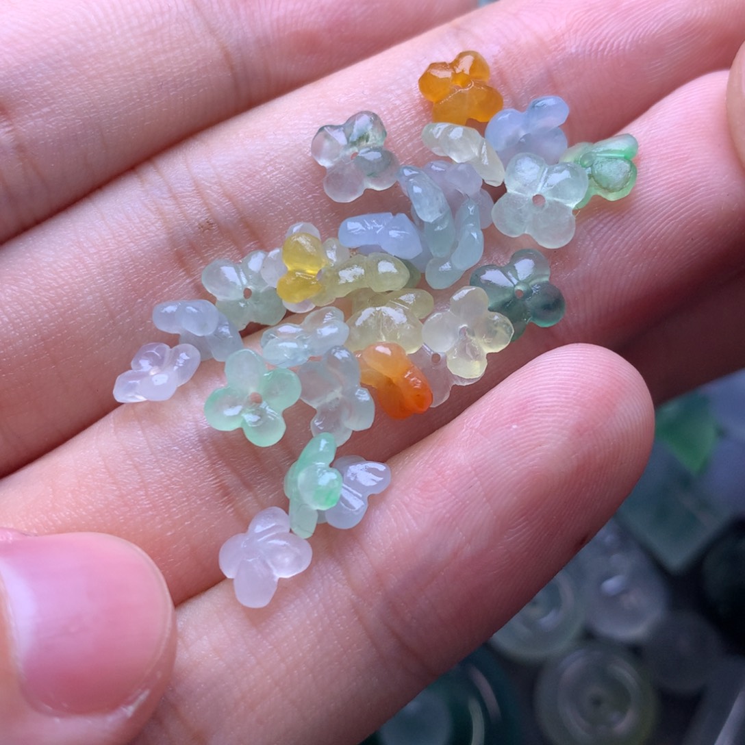 爱***驰定制翡翠未镶嵌挂件