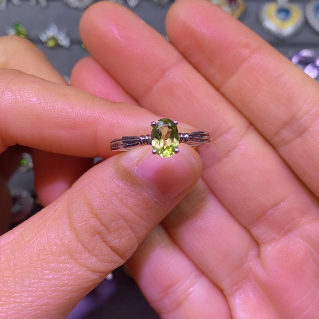 橄榄石戒指银S925镶嵌