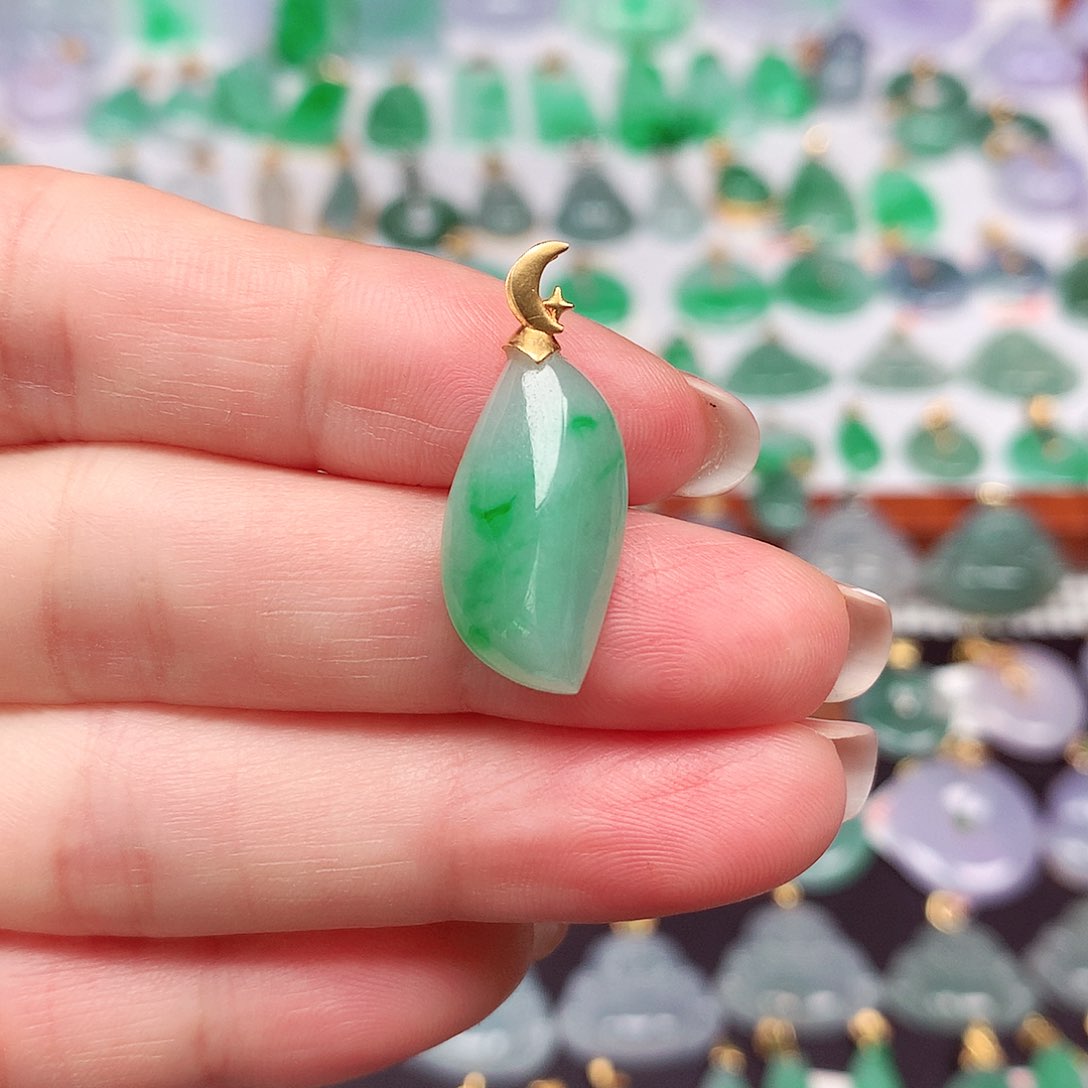 翡翠颈饰18K金镶嵌天然翡翠A货