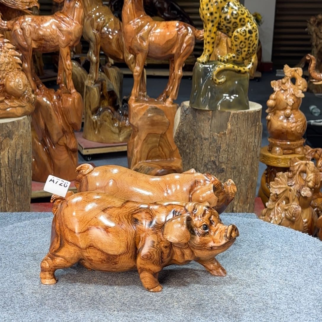 木福猪实木工艺品摆件一对35-16-15