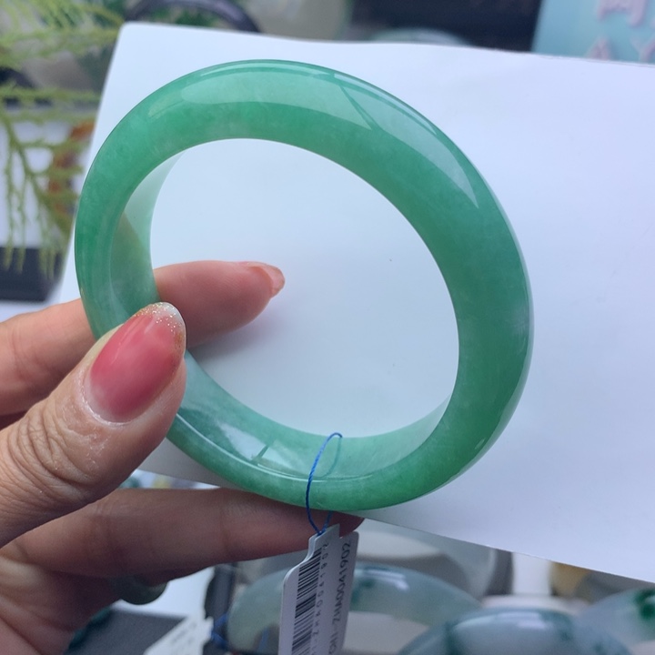 翡翠手镯未镶嵌天然翡翠手镯